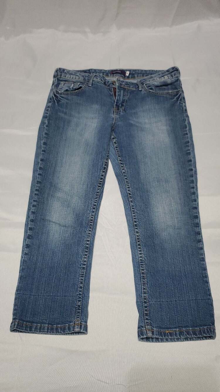 Vigoss Capri Jeans Size 5 Studded V Pockets Medium Wash